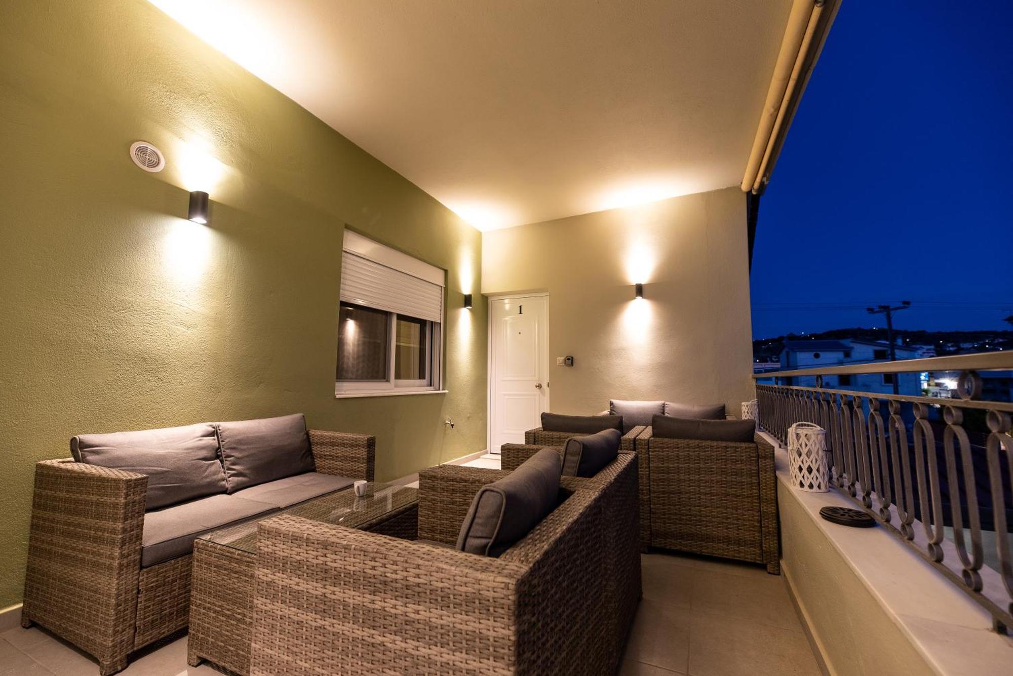 Demi's Near Athen's Airport Apartment Artemida (Attica)