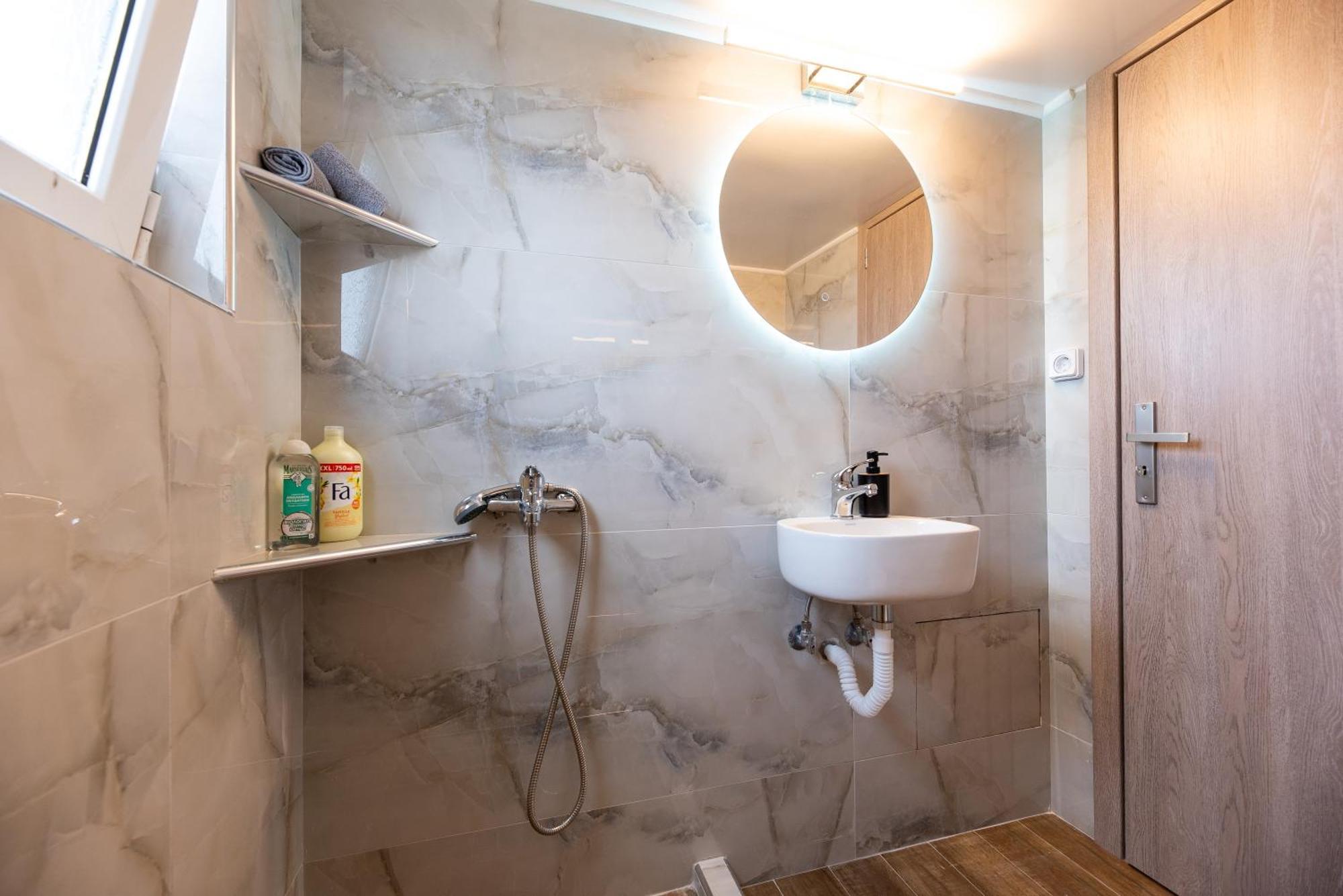Apartment Demi's Near Athen's Airport *